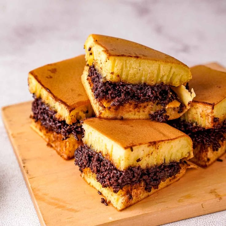 Martabak Manis Cokelat Tebal